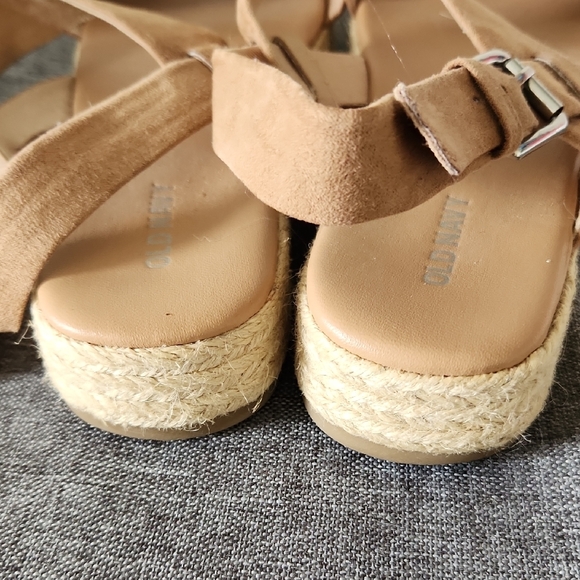 Old Navy Tan Sandals with Adjustable Straps - Picture 8 of 8